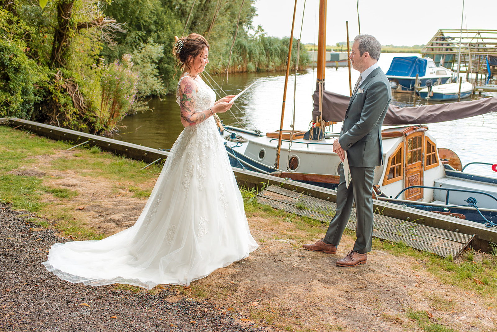 Zo kies je een trouwfotograaf die jouw dag ontspannen en natuurlijk vastlegt